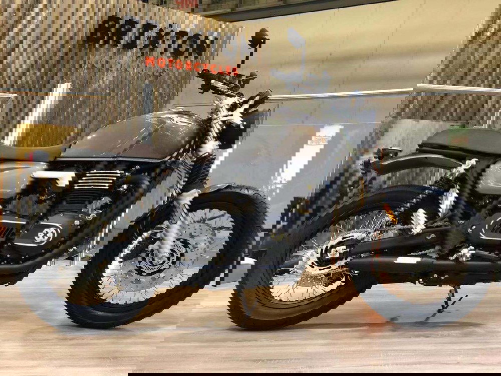 Brixton 1200 Triumph Rival 02